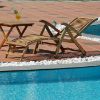 Obrazek Składany drewniany leżak z podłokietnikami
