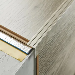 Obrazek Listwa schodowa wąska LSW 10x25 klej 1,35m dąb